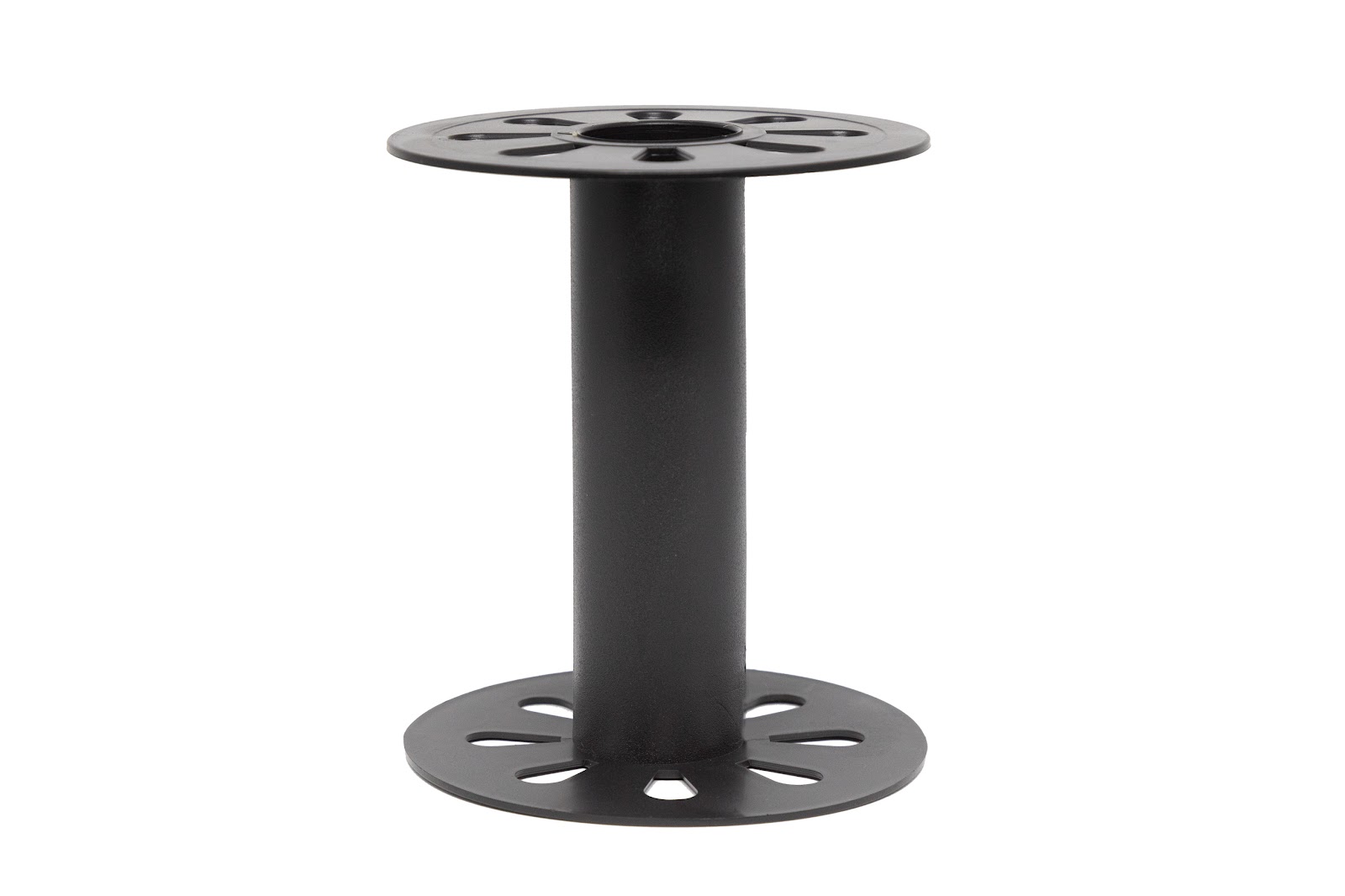 Carretel plástico preto apoiado sobre a flange